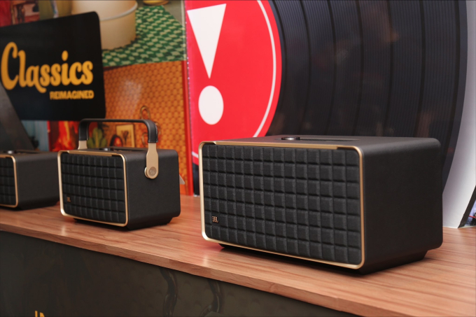 JBL Authentics 500