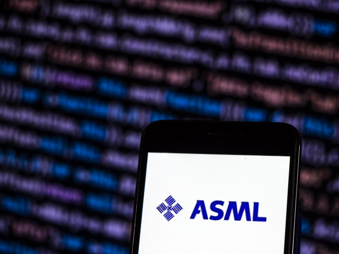 ASML dự đoán doanh số máy EUV sẽ bùng nổ trong thập kỷ tới. Ảnh: Getty Images.