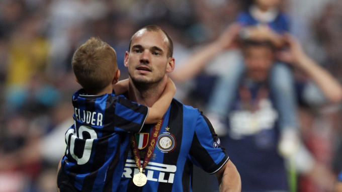 Sneijder thi đấu chói sáng mùa 2009-2010 nhưng chưa đủ giành Quả bóng vàng