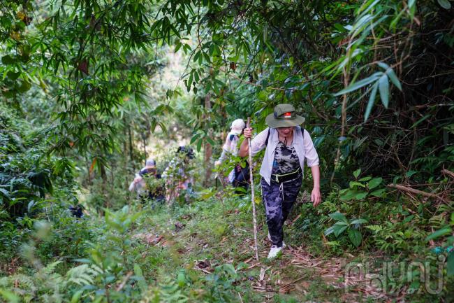 Ngoài Xà Phìn thì du khách còn có thể trekking 10km theo sườn Đông dãy Tây Côn Lĩnh hùng vĩ từ thôn Xà Phìn đến Khuổi My (xã Phương Độ, thành phố Hà Giang) đến thôn Nà Màu (xã Phương Tiến, huyện Vị Xuyên).