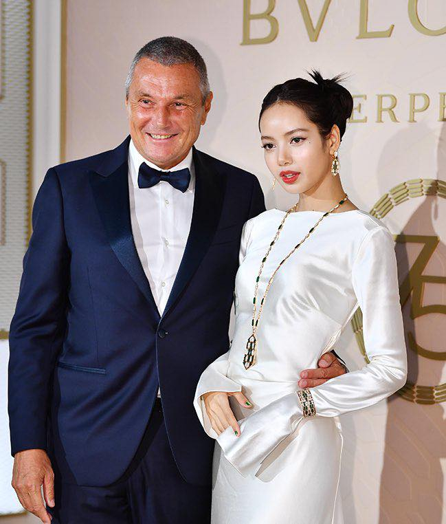  Lisa và CEO JC Babin của thương hiệu BVLGARI