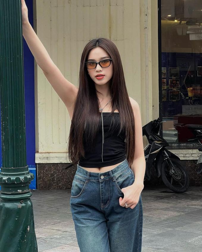 Hoa - Á hậu Việt xuống phố với loạt outfit xinh ngất, 