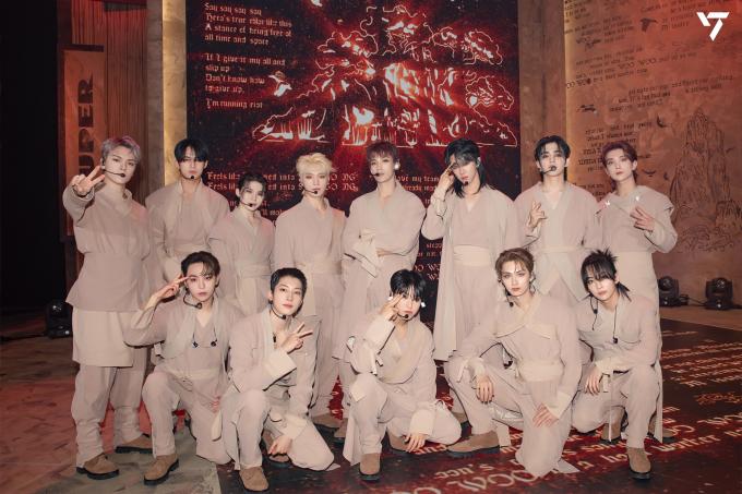 SEVENTEEN ở thời điểm hiện tại là nhóm nam triệu bản với những thành tích vô tiền khoáng hậu