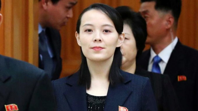 Kim Yo Jong là quan chức cấp cao của Triều Tiên giúp giám sát các chính sách của đất nước đối với Mỹ và Hàn Quốc, đồng thời là em gái của nhà lãnh đạo Triều Tiên - Kim Jong Un.