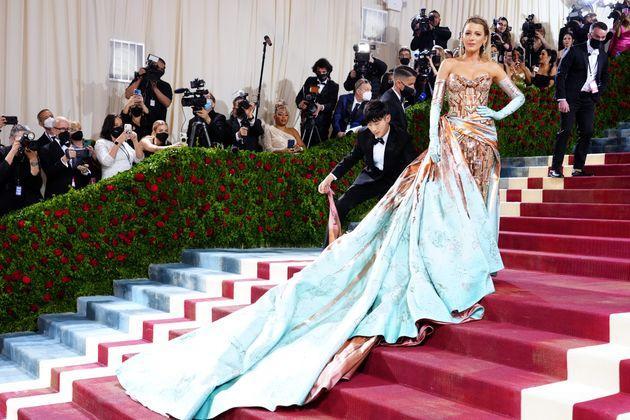 Thời trang đẹp nhất trên thảm đỏ Met Gala 2022 - Ảnh 5.