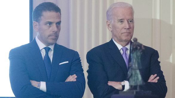 Hunter Biden (trái) là con trai thứ hai của tổng thống đắc cử Joe Bide