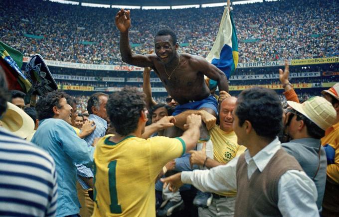 Pele là cầu thủ Brazil vĩ đại nhất lịch sử.