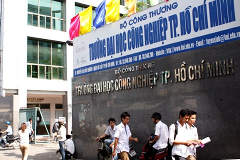 Ba trường đại học tại TP.HCM cho sinh viên nghỉ đến ngày 8/3