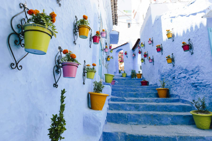 Những con hẻm nhuộm xanh tại Chefchaouen, tây bắc Morocco luôn là thiên đường cho các nhiếp ảnh gia (Ảnh: Christine Wehrmeier/Getty Images).