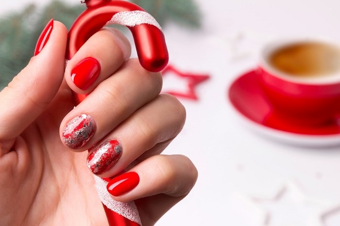 Nổi bật và quyến rũ đúng với tinh thần của mùa Giáng Sinh với mẫu nail Noel này.