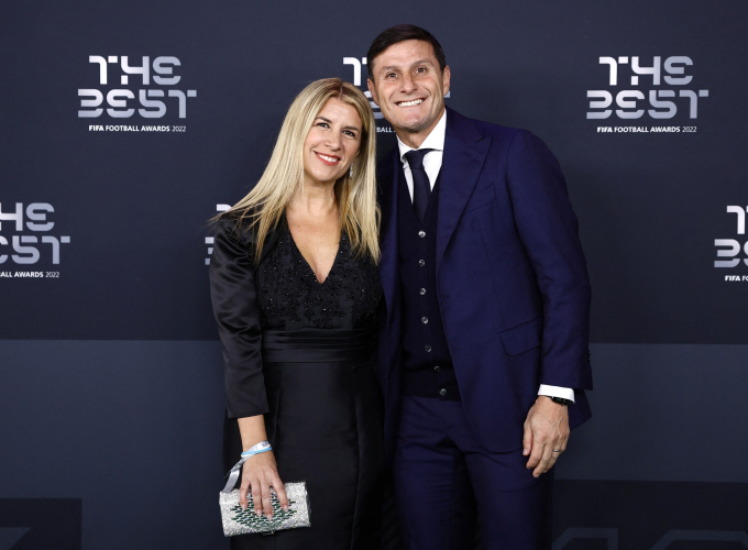 Paula Zanetti, phu nhân của Phó Chủ tịch Inter, Javier Zanetti rạng rỡ trước ống kính của phóng viên.