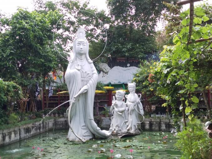Không gợn gì hết, khá an tĩnh