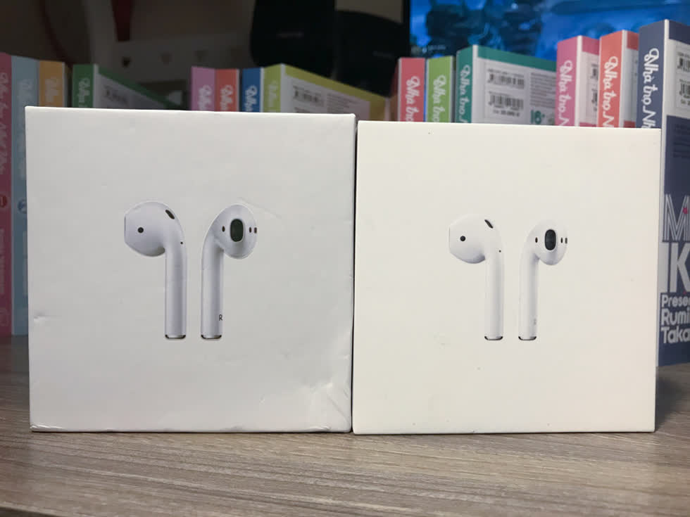    AirPods Xịn  bên phải- AirPods Fake bên trái (hình này mình để ngược bên, từ bên dưới sẽ là AirPods Xịn bên trái – AirPods Fake bên phải)  