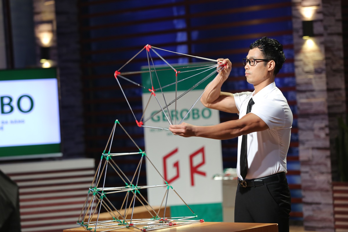 Thầy giáo đam mê robot hình học lên gọi vốn Shark Tank.