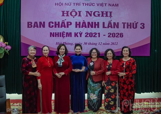 Hội Nữ trí thức Việt Nam tổ chức Hội nghị Ban chấp hành lần thứ 3, tham quan Hải Phòng