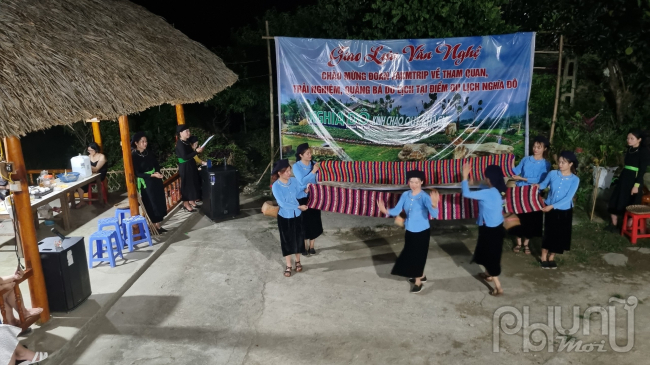 Về văn hóa truyền thống, tín ngưỡng, nghệ thuật dân gian, nghề thủ công, lễ hội truyền thống luôn được người dân bảo tồn, thực hành và trao truyền. Các làn điệu dân ca, dân vũ được quan tâm khôi phục xã đã thành lập câu lạc bộ Văn hóa dân gian, câu lạc bộ hát Then – đàn tính, các đội văn nghệ thôn bản hoạt động thường xuyên, hiệu quả, sẵn sàng trình diễn phục vụ du khách.