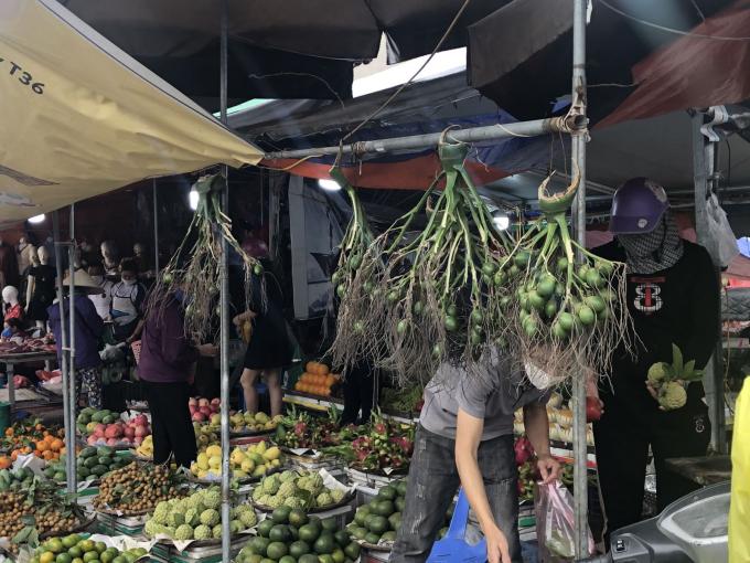 Trầu, cau là những mặt hàng không thể thiếu trong ngày rằm.