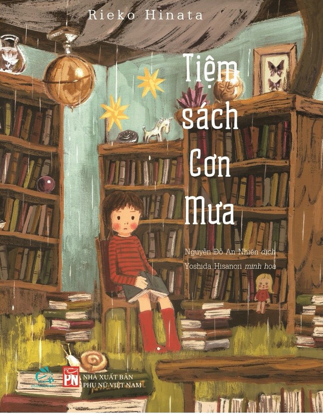   Cô bé Ruko bị lạc vào thế giới kỳ diệu, nơi có những cuốn sách viết bằng mưa. Nội dung của các cuốn sách là những câu chuyện, những giấc mơ của  con người lấy từ khu rừng Hoppori. Nơi đó có tên Tiệm sách của mưa. Cuốn sách do Rieko Hinata viết, Công ty Quảng Văn và NXB Phụ nữ Việt Nam phát hành.   