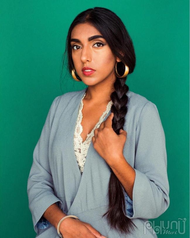 Nữ tác giả Rupi Kaur