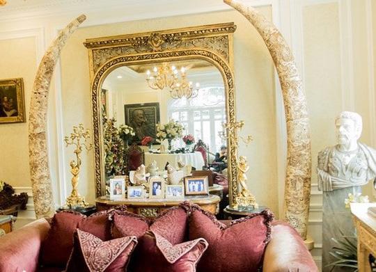 Sự thật về ngôi nhà dát vàng 300 tỷ của hoa hậu Ngô Mỹ Uyên