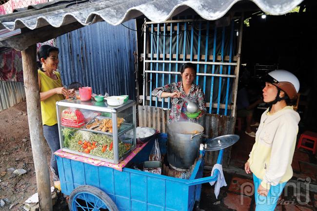 Chợ quê mùa nước nổi