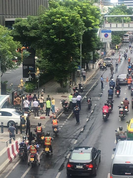 Lực lượng cảnh sát đang điều tra nguyên nhân các vụ nổ - Ảnh: Reuters.