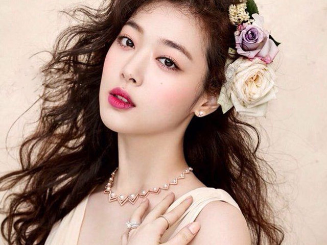 Sulli ra đi sau kỷ niệm 10 năm hoạt động của f(x).