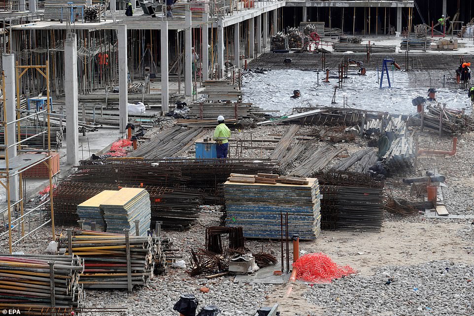 27130794-8213499-Workers_at_a_construction_site_in_Madrid_today_after_some_non_es-a-34_1586793237608