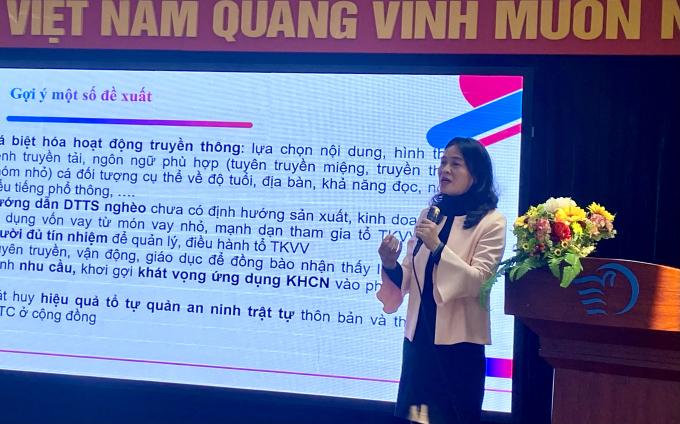 Đại diện nhóm nghiên cứu báo cáo kết quả cuộc khảo sát và nêu một số kiến nghị, đề xuất