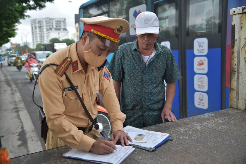 Từ ngày 5/5, chậm nộp tiền phạt vi phạm hành chính sẽ bị tính lãi theo ngày - Ảnh 1.