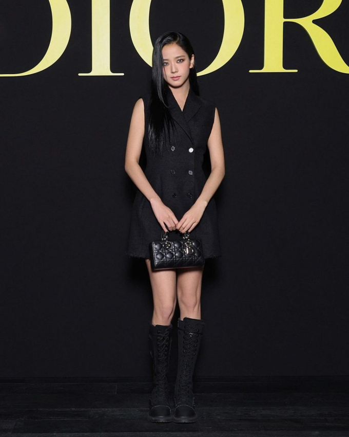 Trong khi đó, Dior gọi Jisoo là 