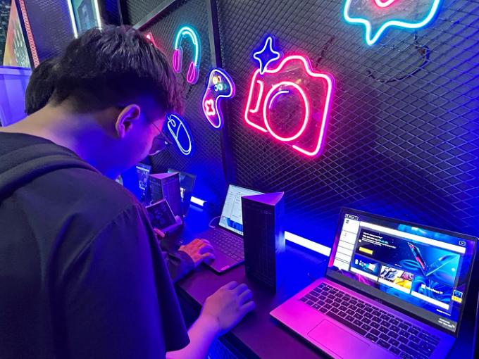 Philips tham dự INTEL TECH CAMP 2023: Thế hệ màn hình mới đầy đột phá, phù hợp cho mọi người dùng