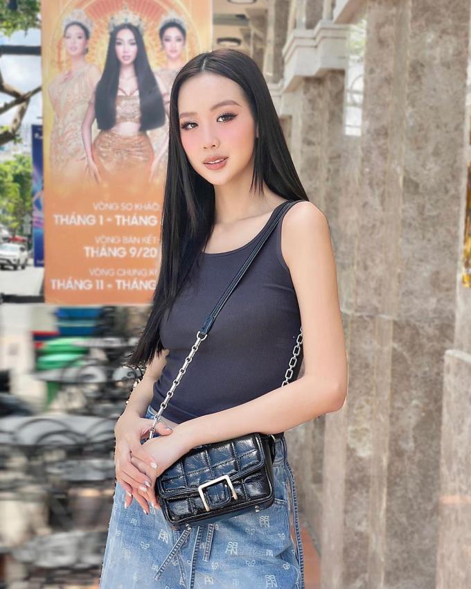 Hoa - Á hậu Việt xuống phố với loạt outfit xinh ngất, 