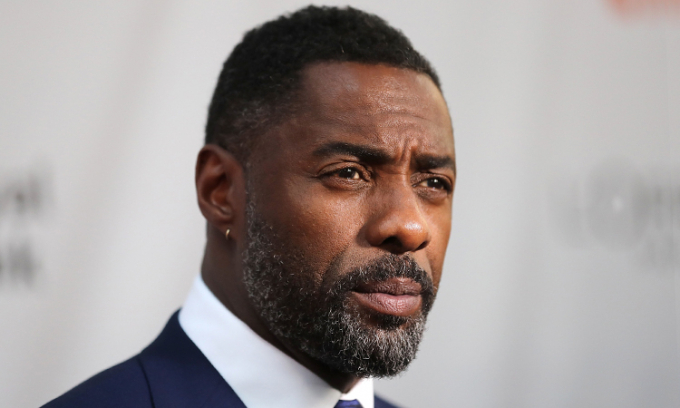   Nam diễn viên Idris Elba chia sẻ trên trang cá nhân của mình vào sáng ngày 16/3 thông báo việc bị nhiễm virus Covid-19. Anh cho biết: “Cho đến thời điểm hiện tại, tôi không có bất kỳ triệu chứng nào. Tôi đã tự cách ly kể từ khi nhận ra rằng mình có khả năng nhiễm bệnh. Tôi sẽ cập nhận tình trạng sức khỏe đến mọi người. Đừng hoảng loạn