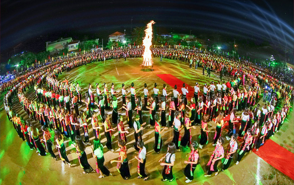   Xoè Thái được UNESCO vinh danh là Di sản văn hoá phi vật thể.  