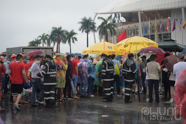 Lực lượng an ninh từ vòng trong  đến vòng ngoài căng mình hoạt động.