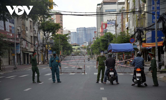 Chốt kiểm soát trên đường Đinh Bộ Lĩnh.