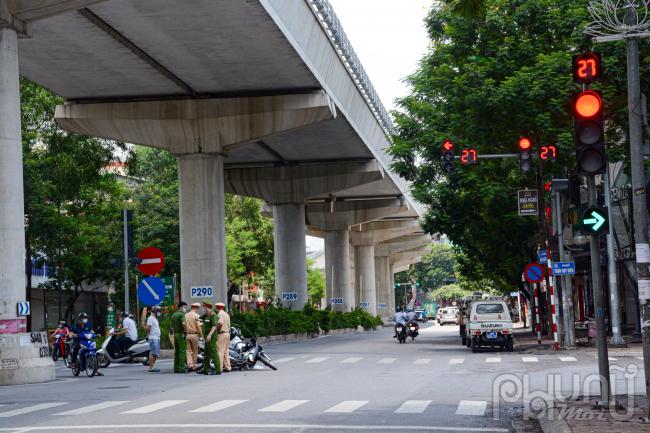 Tranh thủ ra đường cùng với tâm lý lo lắng nên đã gây tai nạn trên đường Cầu giấy.