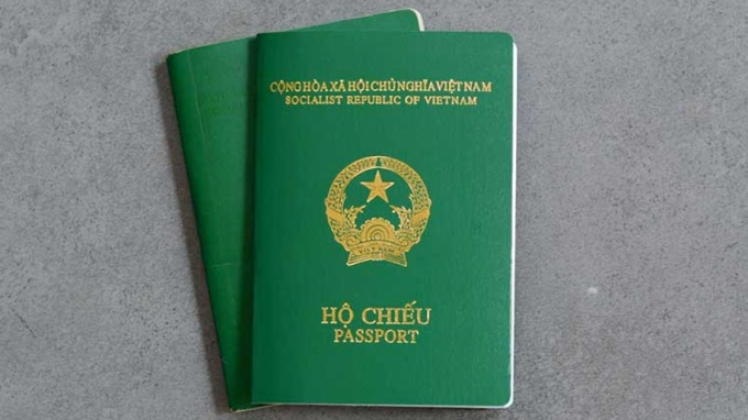 Hộ chiếu hiện hành.