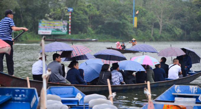 Chùa Hương đón gần 3 vạn du khách trẩy hội trong ngày đầu mở cửa