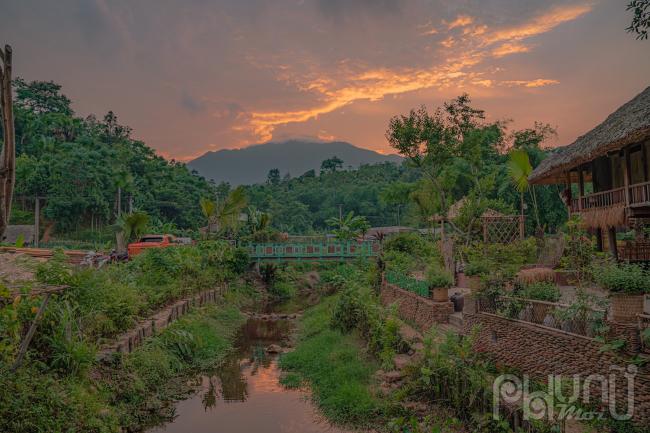 Tận hưởng không khí mát lạnh, trong lành dưới ánh hoàng hôn