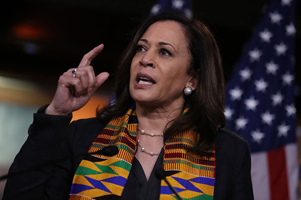 Bà Kamala Harris là người phụ nữ Mỹ gốc Á đầu tiên đại diện đảng lớn trong cuộc đua vào Nhà Trắng. Ảnh: CNBC