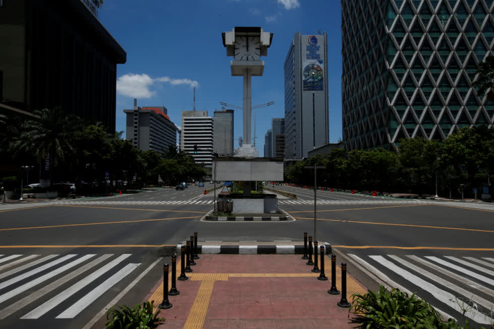 Giao lộ Jalan MH Thamrin ở Jakarta, Indonesia.