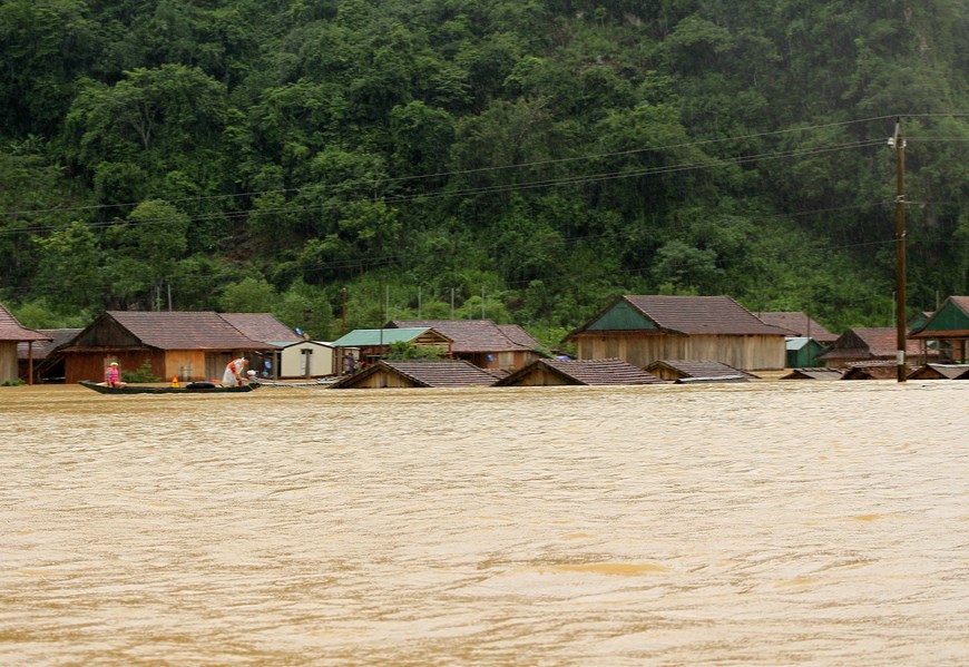 Mưa lũ gây ngập úng nghiêm trọng.