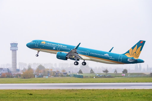 Vietnam Airlines và nhiều hãng bay phải điều chỉnh giờ bay sớm hơn nhằm tránh bão số 9 đổ bộ. Ảnh minh họa