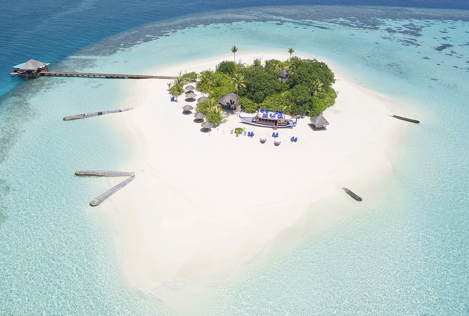 Vị trí đầu tiên được trao cho Maldives với nhiều khu nghỉ dưỡng sang trọng cùng các hòn đảo san hô đẹp như mơ.