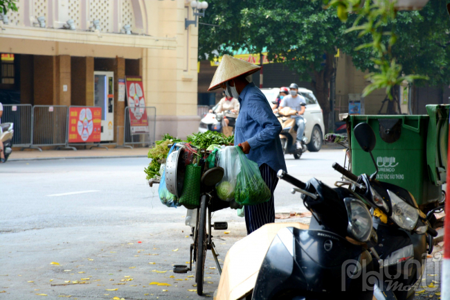 Đi chợ mùa dịch có gì lạ? 