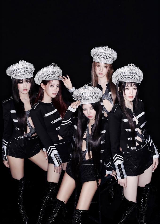 (G)I-DLE trong ảnh concept đầu tiên gợi nhớ đến các nhóm nữ gen 2