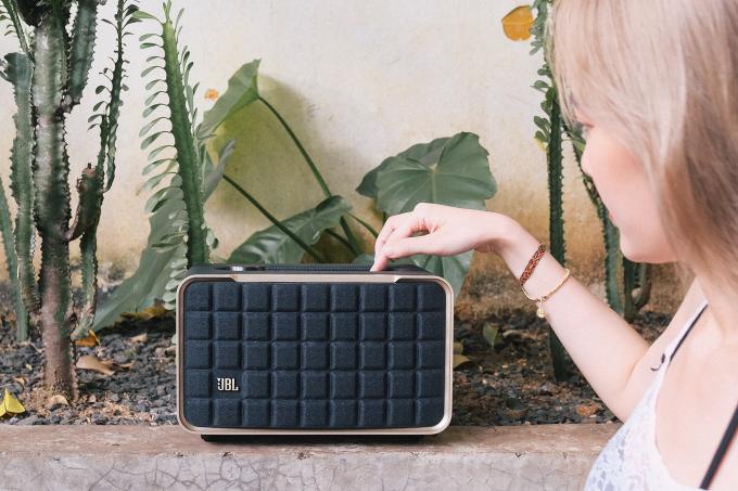 Trải nghiệm JBL Authentics 200: Sự kết hợp giữa thiết kế hoài cổ và chất âm tân thời