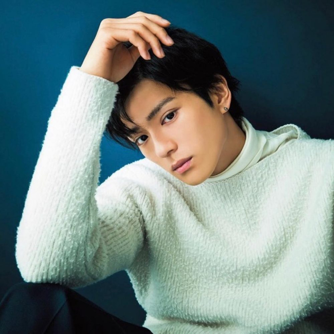 Arata Mackenyu bị cho là có con vào năm 14 tuổi với bạn thân của mẹ - người hơn anh 30 tuổi